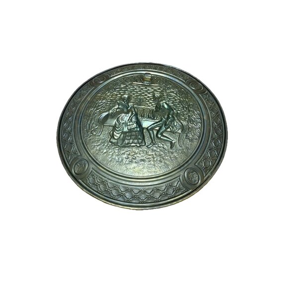 Vintage Brass Wall Plate 14 “ Made In England Romantic Courting Scene - Picture 3 of 5